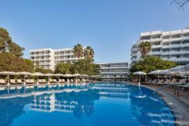 Grecian bay hotel also has a private beach, a sauna, and a steam room, as well as an arcade and a garden. Grecian Bay Hotel 5 Ab Chf 763 Zypern Zypern