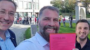 Burgemeester bram degrieck van de panne: Bram Degrieck L Ancien Echevin Dissident S Empare De La Mairie De La Panne