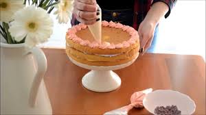 Torte decorate con crema pasticcera. Spring Cake Torta Con Crema Pasticcera Crema Al Burro E Gocce Ai Frutti Di Bosco Youtube