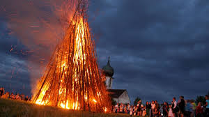 Bei der dann stattfindenden sommersonnenwende dauert der tag fast 17. Sommeranfang 2020 Am 21 Juni Rituale Und Brauche Was Steckt Hinter Der Mysteriosen Sommersonnenwende News De