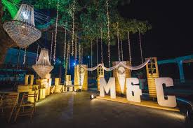 After all, some wedding themes seem to have endless amount of pieces, while others feel hard to accomplish. 5 Innovative Tips For Wedding Decoration Themes Weddings De Goa