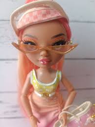 Rainbow high Simone Summers de segunda mano por 46 EUR en Gijón en WALLAPOP