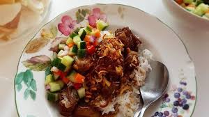 Rabeg haji naswi memiliki rasa orisinil karena pengolahannya masih tradisional. Mencicipi Lezatnya Rabeg Makanan Favorit Para Sultan Banten Regional Liputan6 Com