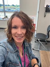 Who is a good barber in Columbia City for younger boys and young adults?