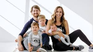 Obtenez les plus récentes statistiques, nouvelles, vidéos et plus encore à propos de jeff petry. Julie And Jeff Petry Give Back To The Montreal Medical Community