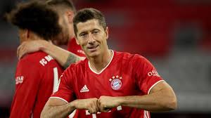 Bayern munich star robert lewandowski did not see the poland national team achieve the results that it wanted to at the european . Lewandowski Mit Drohungen Unter Druck Gesetzt Ex Berater Festgenommen Stern De