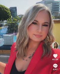 Victor Calva (@tweets_by_vic)