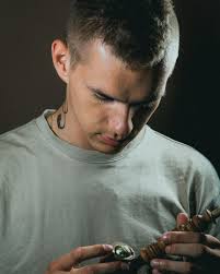 Z czym walczy dziś młode pokolenie? Raper Zawad nawija o tym w Movement