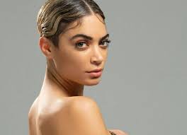 Alba parietti ha rivolto la propria dura replica al post di selvaggia lucarelli in merito alle sue recenti dichiarazioni sul coronavirus. Elodie Cambia Look Il Nuovo Taglio Di Capelli Ha Un Significato