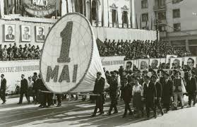 • din păcate, deşi aveau program prelungit, românii puteau să vadă doar emisiuni închinate tovarăşului, să asculte versuri şi cântece patriotice revoluţionare, muzică de promenadă cu fanfara armatei sau reportaje dedicate zilei. Rade IarÄƒÈ™i PrimÄƒvara Cel Mai Cunoscut Cantec De 1 Mai Compus De Ciprian Porumbescu Devenit Cantec Comunist Video Cer Si Pamant Romanesc