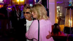 Anne Wünsche verdient mit Nacktfotos Lebensunterhalt für sich und ihre drei  Kinder