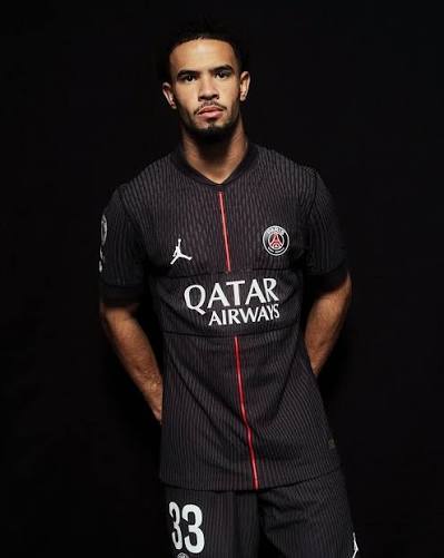 Pariser Luxus trifft auf Jordans Erbe 🖤✨ Das neue PSG-Trikot ist da – wo  Fußball auf Haute Couture trifft. Inspiriert vom legendären PSG-Trikot von  1985 und der Handwerkskunst der Pariser Top-Modehäuser, vereint
