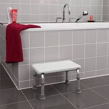 Mit dem badewannengriff hugo wird ihnen der einstieg in die badewanne erleichtert. Badewannen Einstiegshilfe Einstiegshilfe Ausstiegshilfe Fur Die Badewanne Hilfsmittel Fur Bad Und Wc Pflege Zu Hause Rehaland Sanitatshaus