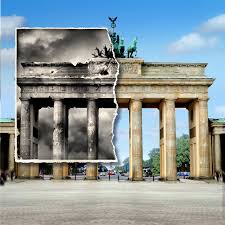 In 1933, they marched through the gate in a martial torchlight. 1945 2020 75 Jahre Ende Des 2 Weltkrieges Deutsch Polnische Gesellschaft Berlin