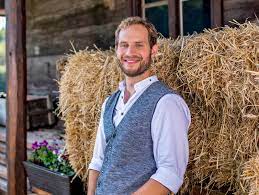 Doch der beginn einer jungen liebe wird schon bald auf eine zerreißprobe gestellt. Sturm Der Liebe Star Arne Lober Ich Muss Nicht Heiraten Liebenswert Magazin