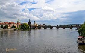 Jun 22, 2021 · karlův most je pravděpodobně jednou z nejvyhledávanějších památek staré prahy. Die Karlsbrucke Karluv Most In Prag
