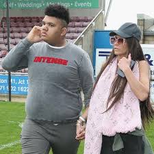 Katie price (born katie infield, may 22, 1978), is a critically acclaimed, three time grammy award nominated, multimillionaire english glamour model, singer, television personality, magazine columnist. Katie Price Gesteht Ich Hoffe Harvey Stirbt Vor Mir Gala De