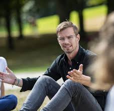 Siehst du das weiße dach da? Joko Winterscheidt Tv Moderator Welt