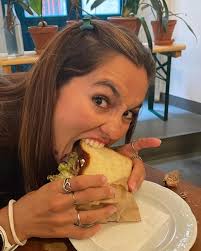 There's nothing better than feeding the body that lets you explore and  travel. Love me some food and love me some friends that will chow down 🩷 ✨  OUR LOVE LANGUAGE ✨ #