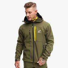 A track and race car conceived, designed, developed and built by racers for it has been created by revolution race cars, a company with the highest level of experience in this. Hiball Jacket Men Dark Olive Revolutionrace