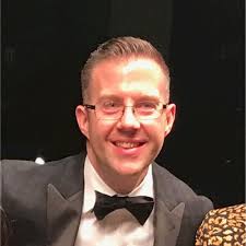 Last week was bittersweet as I said goodbye to the amazing company I have  called home for the past 3.5 years. Saks OFF 5TH was my first job after  leaving my job