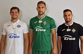 Rks radomiak 1910 sa radom's performance of the last 5 matches is better than gks belchatow's. Radomiak Radom Zaprezentowal Nowe Koszulki Meczowe Na Sezon 2021 2022 W Pko Ekstraklasie Zdjecia Echodnia Eu