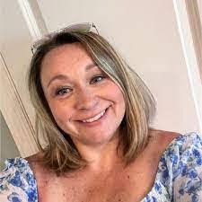 Kari Bower's Instagram, Twitter & Facebook