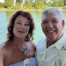 Do you like this beachy-colored bathroom?