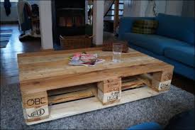 Der Schwebende Paletten Couchtisch In 2020 Couchtisch Palette Paletten Tisch Couchtisch