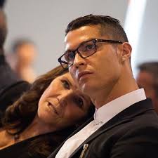 With this last title, cristiano ronaldo became the only player in history to win the three major leagues in the world. Cristiano Ronaldo Seine Freundin Georgina Ist Schwanger Gala De
