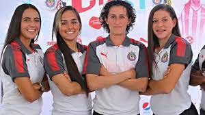 Con la posibilidad que se dio para que a partir del apertura 2021 haya un par de jugadoras extranjeras por equipo, algunos clubes de la liga mx femenil comenzaron a reforzarse con futbolistas foráneas a excepción de chivas, quien se mantiene fiel a los ideales que siempre ha tenido la institución de trabajar con futbolistas mexicanas. Futbol Femenil Las Jugadoras Clave De Chivas De Cara A La Final De La Liga Mx Femenil Marca Claro Mexico