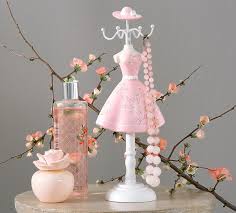 Aynı zamanda, salon dekorasyonu için kullanacağınız dekoratif objeleri seçerken özellikle bir alan çalışması yapmalısınız. En Ucuz Ev Aksesuarlari Dekorasyon Fikirleri