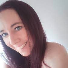 Kerri Moon's Instagram, Twitter & Facebook