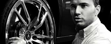 300x190_Lambo_AccessoriOriginali_Inhalt_RZ_39L300_DoSeiten_Kunde.indd 1  09.10.12 11:31