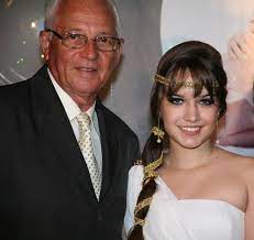 Randolph frederich rodrigues alves, mais conhecido como randolfe rodrigues (garanhuns, 6 de novembro de 1972), é um professor e político brasileiro atualmente filiado a rede sustentabilidade (rede), é líder da oposição ao governo bolsonaro no senado federal. Celebrando A Vida Alcinea Cavalcante
