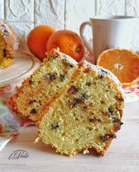 Il pan d'arancia è una torta tipica della sicilia, regione dove le arance abbondano così come abbondano le ricette in cui impiegarle. Ciambella Arance E Gocce Di Cioccolato Senza Lattosio