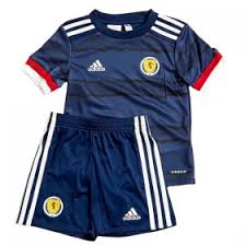 Vor allem bei heimspielen schaffen die schottischen anhänger, zusammen mit den traditionellen dudelsack eine eigene atmosphäre, wenn sie the flower of scotland singen. Schottland Trikot Schottland Fan Artikel Schottland Fanshop Online Trikotsatz Fussball