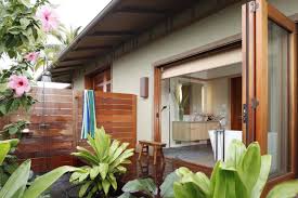 Outdoor showers are a seemingly hot trend, where you can adjust the design of your shower to fit with the style of architecture of your home and surroundings. 75 Beautiful Tropical Outdoor Shower Design Houzz Pictures Ideas July 2021 Houzz