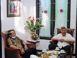 Umur 52 tahun), adalah seorang akademisi pendidikan dan juga politikus indonesia yang menjabat sebagai gubernur dki jakarta untuk periode 2017 hingga 2022. Silahturahmi Ini Pesan Udin Hianggio Kepada Zainal Arifin Paliwang Mediakaltara Com