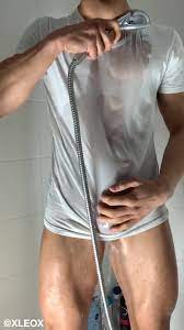 Wet t-shirt bulge - ThisVid.com