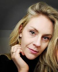 Andrea Edelman's Instagram, Twitter & Facebook