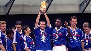Francia válogatott labdarúgót igazolt a valencia. Rendhagyo Vb Tortenelem 1998 Zidane Vs Ronaldo Infostart Hu