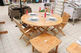 Avec une résine de couleur gris clair et une assise confortable habillée de coussins gris anthracite, le salon de. Envie D Amenager Votre Exterieur Carrefour Tunisie Facebook