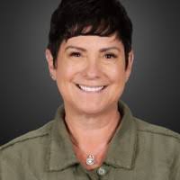 300+ profilů „Brynda“