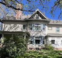 What color siding is recommended for a 1910 home?