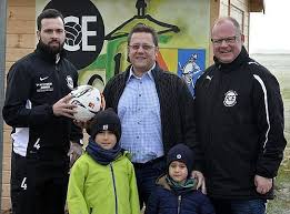 Windenreute, wasser und kollmarsreute haben allerdings in einigen jugendspielklassen sowie bei den aktiven herrenmannschaften spielgemeinschaften gegründet. Immobilienangebote Emmendingen Haus Mieten Hauskauf Emmendingen Neubauwohnung Altbauwohnung Mietwohnung Wohnung Kaufen Spielball Spende Zum Heimspiel Des Fc Emmendingen Am 10 Dezember 2016 Bericht Aus Der