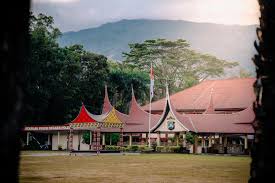 KEBERANGKATAN SISWA DIKTUK BA POLRI ANGKATAN 52 DALAM MELAKSANAKAN LATIHAN  KERJA (LATJA) DI MASING-MASING POLRES/Ta, diantaranya Siswa melaksanakannya  : 1. Polresta Padang (@polrestapadang ) 2. Polresta Bukittinggi (  @humas_polrestabukittinggi ) 3. Polres
