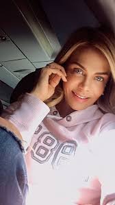 Bienvenido Febrero🙌🏻, ✈️🏡🏝️ 🌊 😘, #happyweekend , #cecygutierrez  #viajandoligero #weekendvibes #peace #love #lessismore #enjoy #fyp