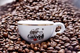Coffee Cup In Coffee Beans The Coffee S Horizon Caffe Carbonelli Coffee Espresso Caffe Italian Coffee Caffe Coffee Cups