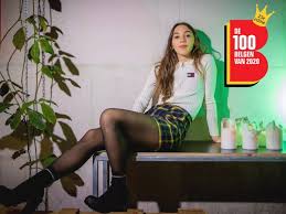 Huisdier van studio brussel maakt video's op de youtube van stubru �� ga kijken! De 100 Belgen Van 2020 Flo Windey Tv Presentatrice Plaats 70 2021 Tongzoenen Met Een Wildvreemde Op Een Festival De 100 Belgen Van 2020 Hln Be